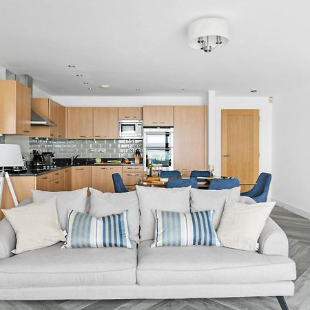 A7 Masts - Striking Beach Bolthole Apartment With Beautiful Sea Views Private Balcony & Parking Torquay Esterno foto